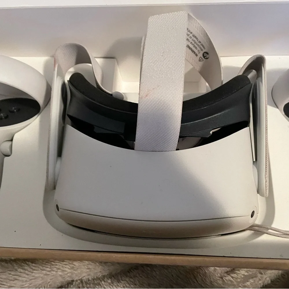 Oculus Quest 2 It’s White Been Used A Couple Times